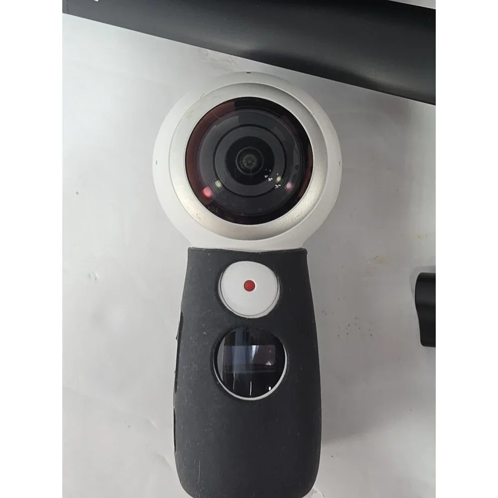 Samsung Gear White 360 Camera 2017 Edition  Dual-Lens 360° With EEEKIT Case